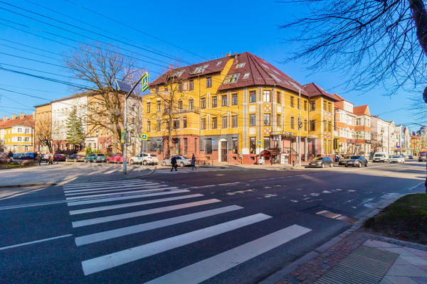 Продам трехкомнатную (3-комн.) квартиру, Мира пр-кт, 100 , Калининград г