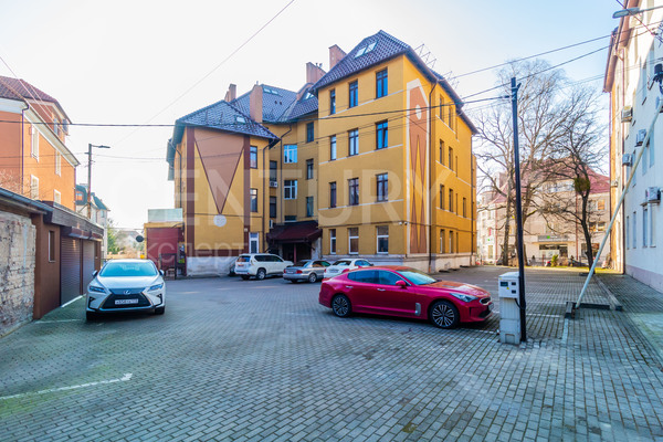 Продам трехкомнатную (3-комн.) квартиру, Мира пр-кт, 100 , Калининград г