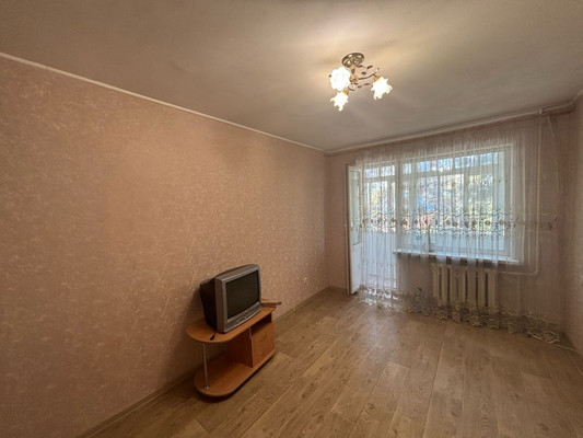 Продам однокомнатную (1-комн.) квартиру, Вокзальная ул, 150, Брянск г