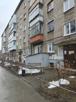 Продам двухкомнатную (2-комн.) квартиру, Свердлова ул, 9, Нижний Тагил г