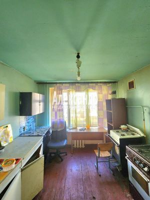Продам комнату в 4-комн. квартире, Комсомольская ул, 3, Кириши г