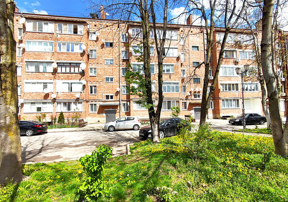 Продам двухкомнатную (2-комн.) квартиру, Ленина ул, 4, Апшеронск г