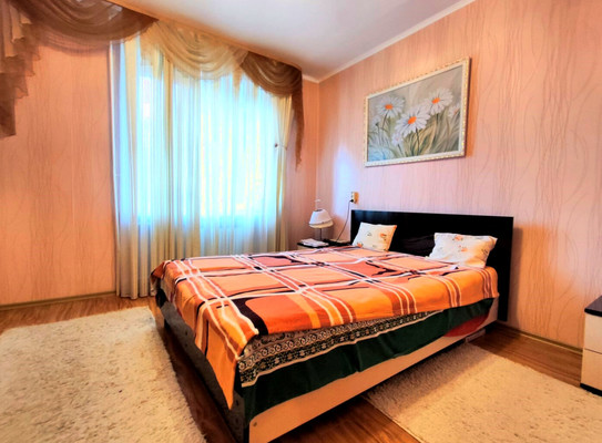 Продам двухкомнатную (2-комн.) квартиру, Ленина ул, 4, Апшеронск г