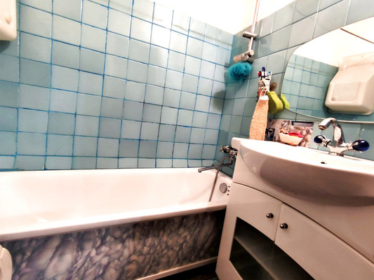 Продам двухкомнатную (2-комн.) квартиру, Ленина ул, 4, Апшеронск г