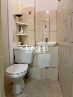 Продам коммерческое помещение 65,4 м2, Итальянская ул, 37/18, Санкт-Петербург г