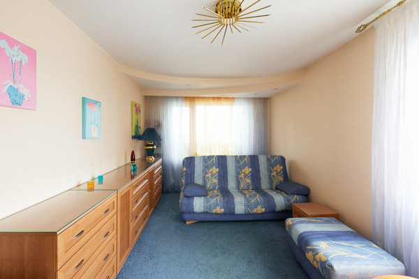 Продам трехкомнатную (3-комн.) квартиру, Капитана Маклакова ул, 6, Мурманск г