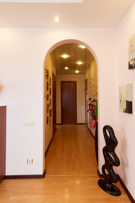 Продам трехкомнатную (3-комн.) квартиру, Капитана Маклакова ул, 6, Мурманск г