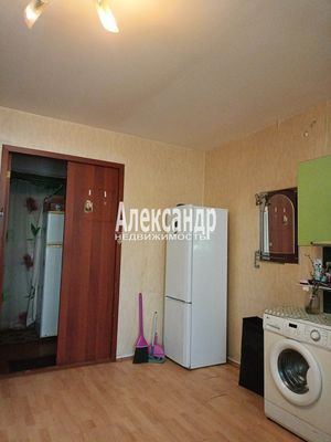 Продам комнату в 3-комн. квартире, Ларина ул, 6, Сертолово г