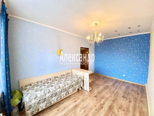 Продам трехкомнатную (3-комн.) квартиру, Заозерная ул, 1, Кузьмолово д