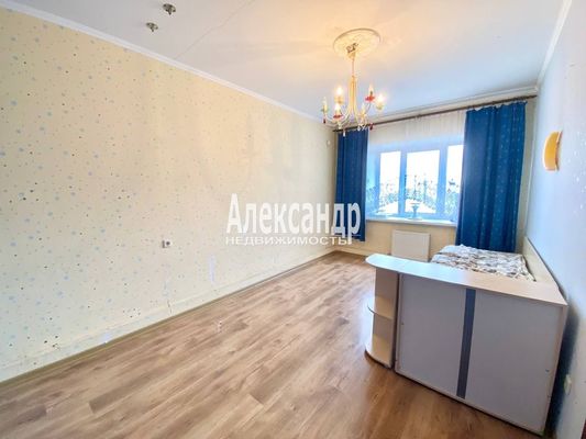 Продам трехкомнатную (3-комн.) квартиру, Заозерная ул, 1, Кузьмолово д
