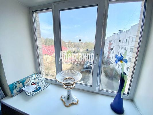 Продам трехкомнатную (3-комн.) квартиру, Заозерная ул, 1, Кузьмолово д