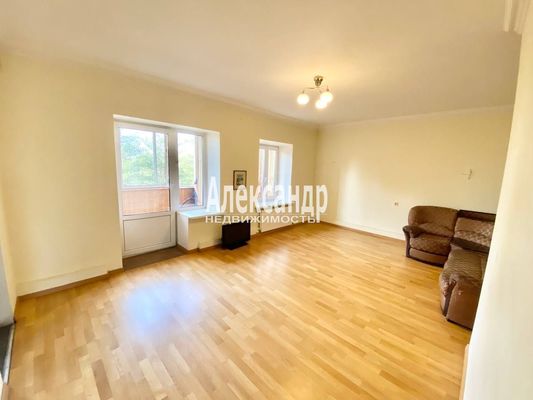 Продам трехкомнатную (3-комн.) квартиру, Заозерная ул, 1, Кузьмолово д