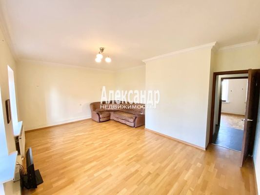 Продам трехкомнатную (3-комн.) квартиру, Заозерная ул, 1, Кузьмолово д