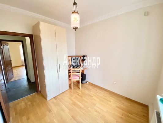 Продам трехкомнатную (3-комн.) квартиру, Заозерная ул, 1, Кузьмолово д