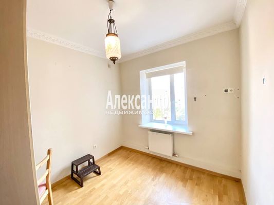 Продам трехкомнатную (3-комн.) квартиру, Заозерная ул, 1, Кузьмолово д