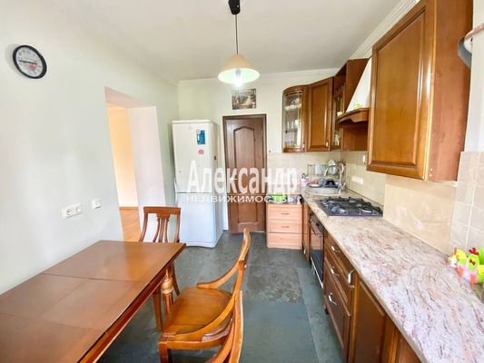 Продам трехкомнатную (3-комн.) квартиру, Заозерная ул, 1, Кузьмолово д