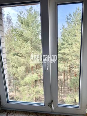 Продам трехкомнатную (3-комн.) квартиру, Заозерная ул, 1, Кузьмолово д
