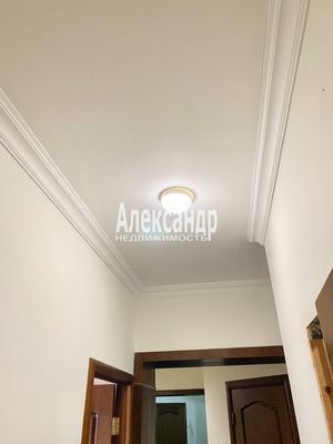 Продам трехкомнатную (3-комн.) квартиру, Заозерная ул, 1, Кузьмолово д