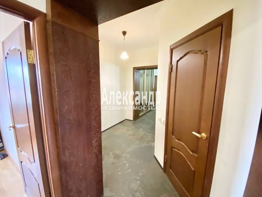 Продам трехкомнатную (3-комн.) квартиру, Заозерная ул, 1, Кузьмолово д