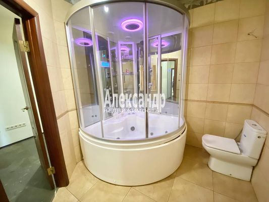 Продам трехкомнатную (3-комн.) квартиру, Заозерная ул, 1, Кузьмолово д