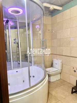 Продам трехкомнатную (3-комн.) квартиру, Заозерная ул, 1, Кузьмолово д