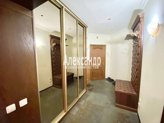 Продам трехкомнатную (3-комн.) квартиру, Заозерная ул, 1, Кузьмолово д