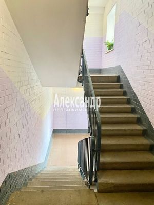 Продам трехкомнатную (3-комн.) квартиру, Заозерная ул, 1, Кузьмолово д