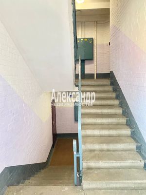 Продам трехкомнатную (3-комн.) квартиру, Заозерная ул, 1, Кузьмолово д