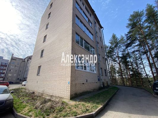 Продам трехкомнатную (3-комн.) квартиру, Заозерная ул, 1, Кузьмолово д
