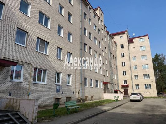 Продам трехкомнатную (3-комн.) квартиру, Заозерная ул, 1, Кузьмолово д