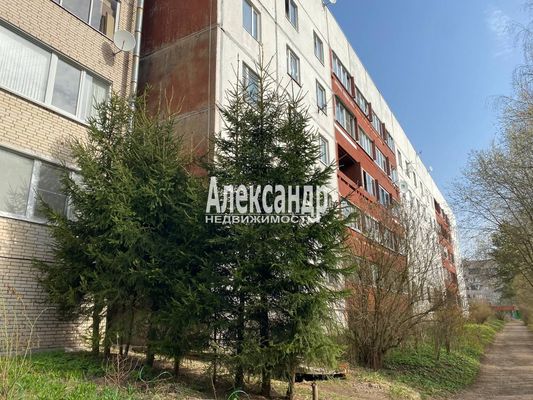 Продам трехкомнатную (3-комн.) квартиру, Заозерная ул, 1, Кузьмолово д