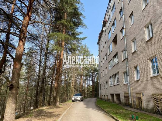 Продам трехкомнатную (3-комн.) квартиру, Заозерная ул, 1, Кузьмолово д