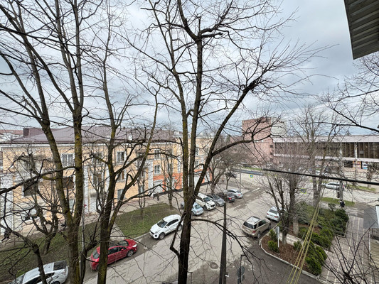 Продам двухкомнатную (2-комн.) квартиру, Горького ул, 56, Нальчик г