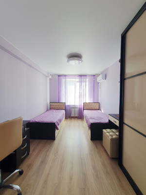 Продам двухкомнатную (2-комн.) квартиру, Хренникова ул, 1к242, Липецк г