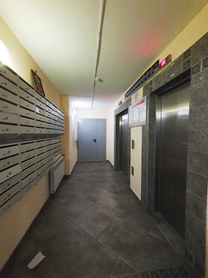 Продам двухкомнатную (2-комн.) квартиру, Хренникова ул, 1к242, Липецк г