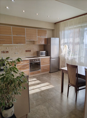 Продам трехкомнатную (3-комн.) квартиру, Крылатый мкр, 4, Иркутск г
