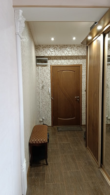 Продам трехкомнатную (3-комн.) квартиру, Крылатый мкр, 4, Иркутск г