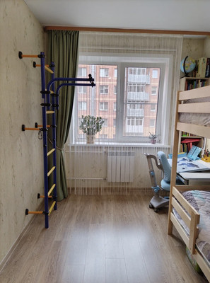 Продам трехкомнатную (3-комн.) квартиру, Крылатый мкр, 4, Иркутск г