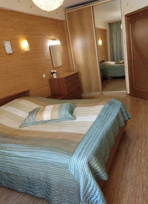 Продам трехкомнатную (3-комн.) квартиру, Крылатый мкр, 4, Иркутск г