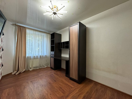 Продам трехкомнатную (3-комн.) квартиру, Вокзальная ул, 62, Комсомольск-на-Амуре г