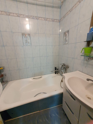 Продам трехкомнатную (3-комн.) квартиру, Строителей пр-кт, 47, Волгодонск г