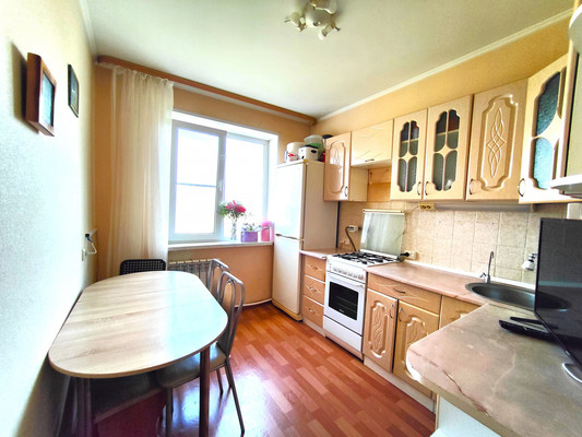 Продам трехкомнатную (3-комн.) квартиру, Батыршина ул, 29, Казань г