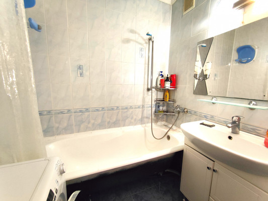 Продам трехкомнатную (3-комн.) квартиру, Батыршина ул, 29, Казань г