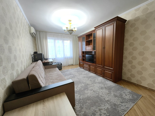 Продам двухкомнатную (2-комн.) квартиру, Ямашева пр-кт, 24, Казань г