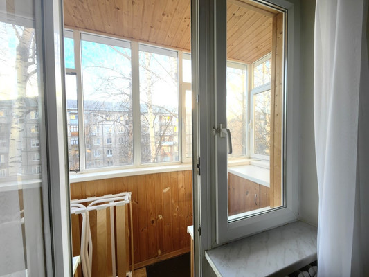 Продам двухкомнатную (2-комн.) квартиру, Ямашева пр-кт, 24, Казань г