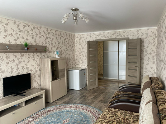 Продам двухкомнатную (2-комн.) квартиру, 2-я Азинская ул, 1Е, Казань г