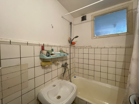 Продам двухкомнатную (2-комн.) квартиру, Новогиреевская ул, 10к3, Москва г