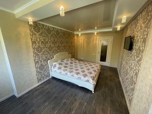 Продам двухкомнатную (2-комн.) квартиру, Кирова ул, 9б, Батайск г