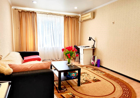 Продам трехкомнатную (3-комн.) квартиру, Комарова ул, 103, Апшеронск г