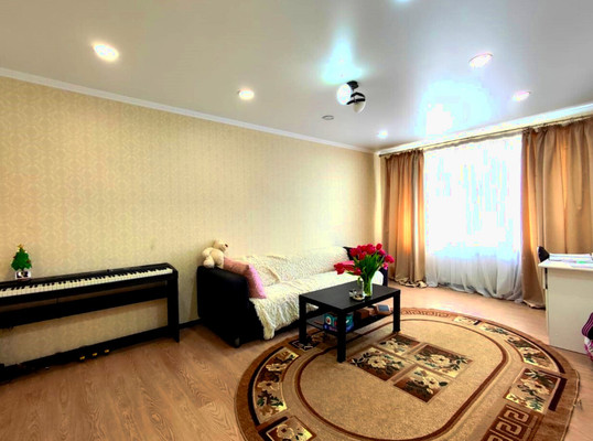 Продам трехкомнатную (3-комн.) квартиру, Комарова ул, 103, Апшеронск г